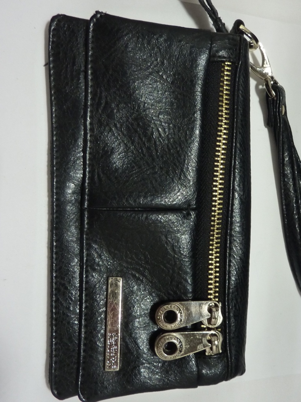 Vintage WRISTLET LEATHER KENNETH COLE REACTION Zip Wallet-Black-Gold Hardware